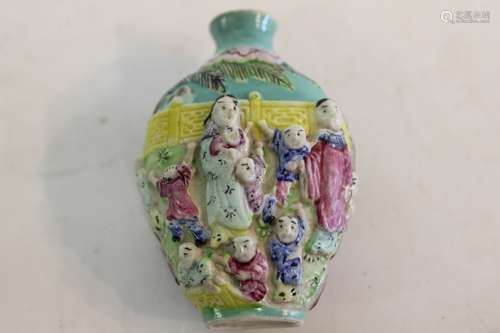 Chinese Famille Rose Snuff Bottle