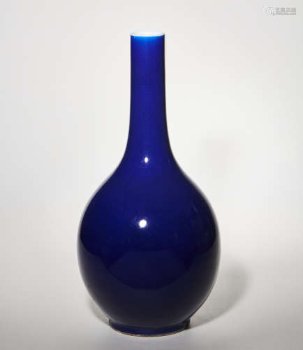 清乾隆 霁蓝釉胆瓶