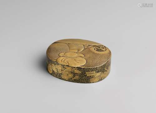 A GOLD LACQUER KOGO (INCENSE CONTAINER) WITH LUCKY OBJECTS (...