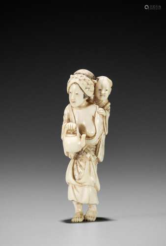 Ɏ CHIKAMASA: AN IVORY NETSUKE OF A MOTHER WITH CHILD