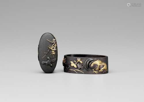 A FINE FUCHI AND KASHIRA WITH A COCKEREL AND CROW