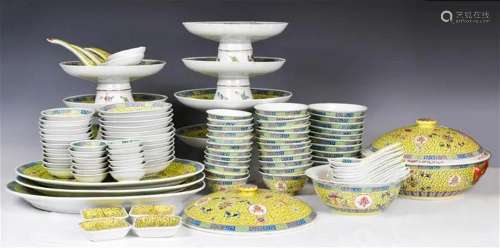 A Group of 102Ps Chinese Dining Tablewares 1950-70
