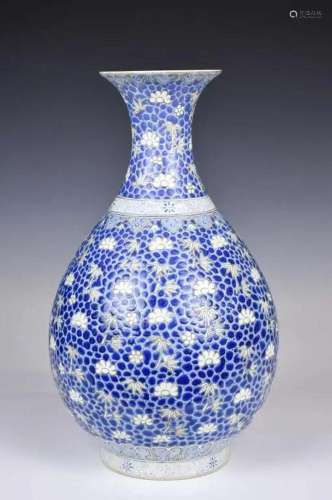 A Famille Rose Vase with Box Late Qing