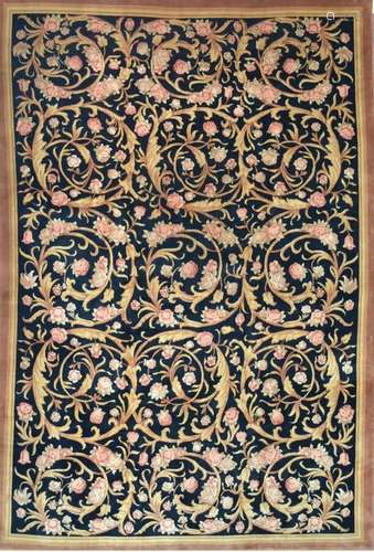 Important et original tapis de style Savonnerie XXe <br />
T...