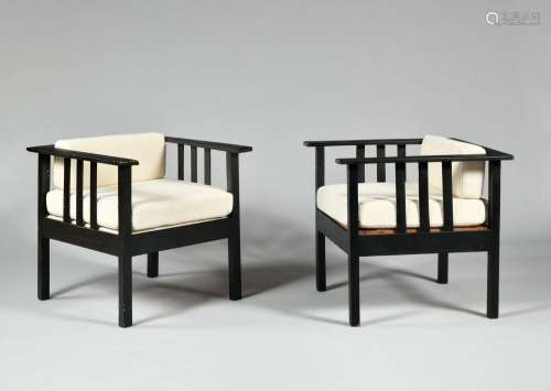 TRAVAIL DES ANNEES 1920 Paire de fauteuils cubiques en bois ...