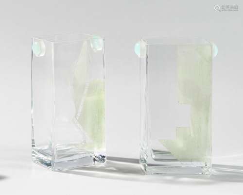 ANATOLE RIECKE (XXE SIECLE) Deux vases en verre à section re...