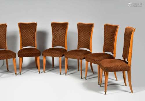 TRAVAIL DES ANNEES 1950 Suite de six chaises en sycomore à d...