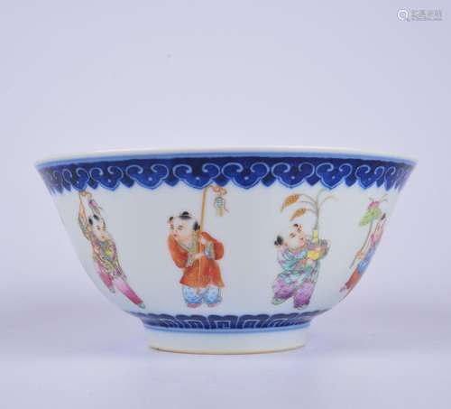 A blue and white famille-rose 'kids palying' bowl