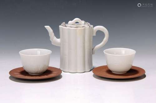 Dessin-Pot and five relief cups of six eras