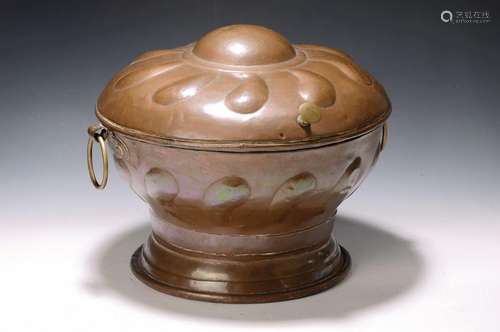 Large lidded vessel/storage vessel