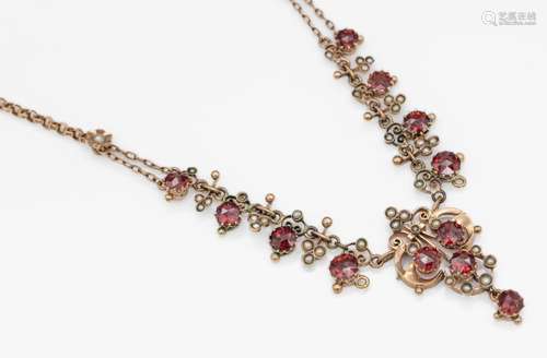 Art Nouveau necklace with seedpearls and garnets