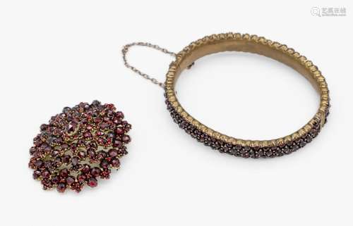 Lot garnet jewellery