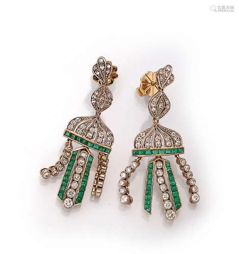 Pair of 18 kt gold emerald-brilliant-earrings