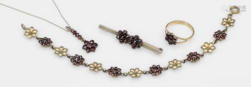 Lot with garnets
