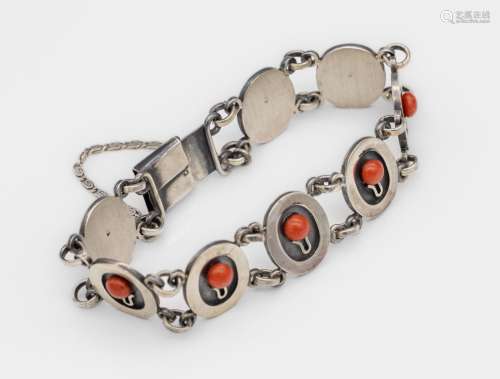 Bracelet with coral
