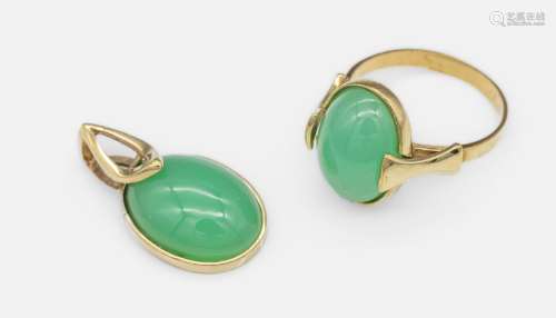 Lot with chrysoprase