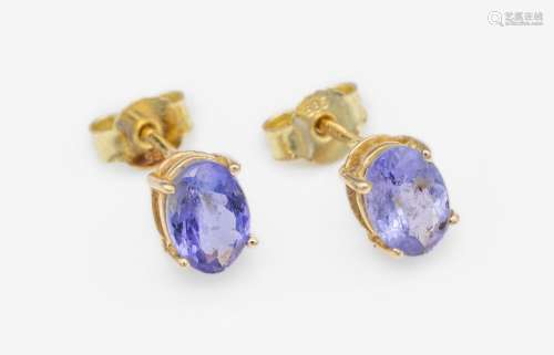 Pair of 14 kt gold tanzanite-earrings