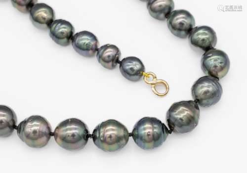 Tahitian pearl-chain with 14 kt gold lock