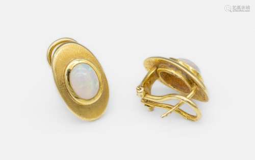 Pair of 14 kt gold opal-earrings