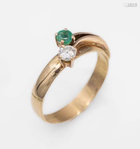 14 kt gold emerald-brilliant-ring