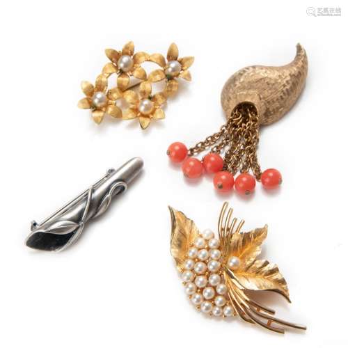 GROUP JEWELRY GILDED BROACH