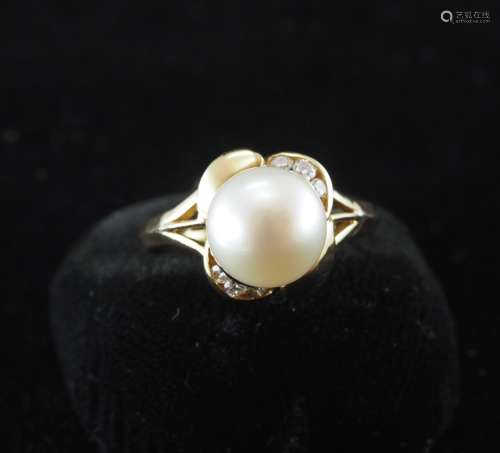 Natural cultured  pearl and diamond ring
