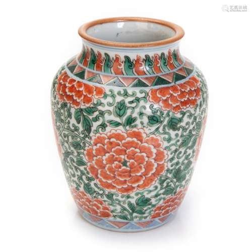 CHINESE IRON RED AND GREEN FLOWER PATTERN VASE