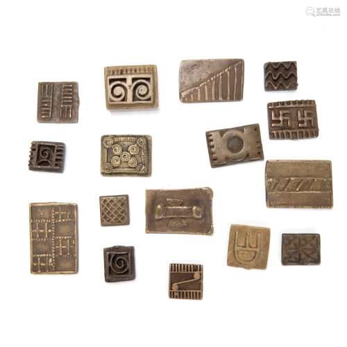 GROUP OF 16 MIXED METAL POTTERY PATTERN STAMP