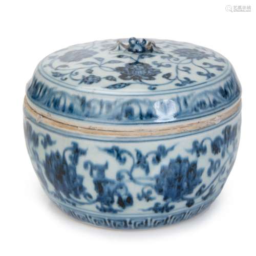 CHINESE BLUE AND WHITE LIDDED CONTAINER