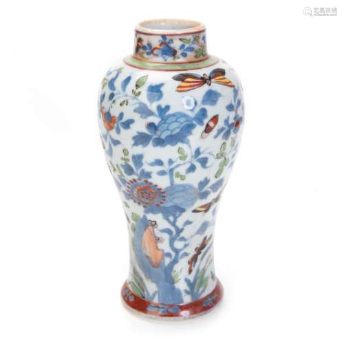 CHINESE FAMILLE ROSE INSECT PATTERN VASE