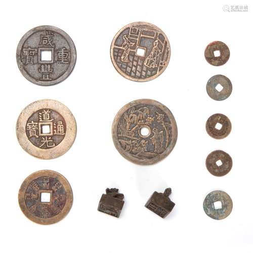 GROUP CHINESE BRONZE COINS AND DRAGON SEALS