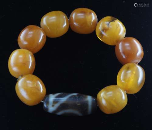 Natural amber bracelet with dizi bead