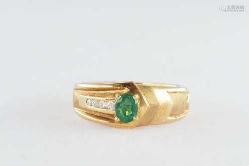 Natural emerald and diamond ring