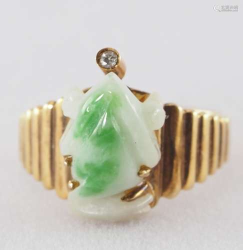 Natural jade frog and diamond ring