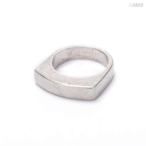 GUCCI SILVER  RING