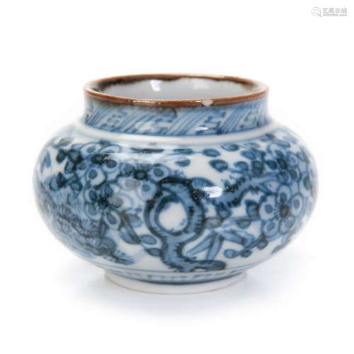JAPNESE BLUE AND WHITE INK POT