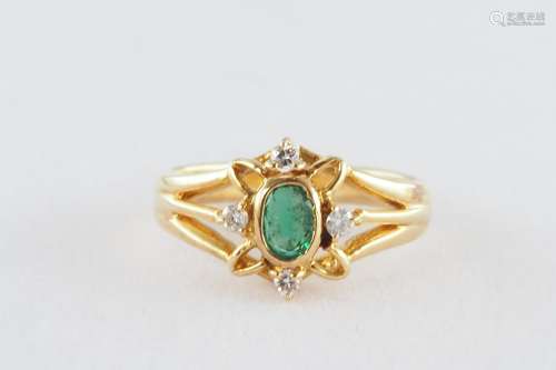 Natural emerald and diamond ring