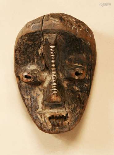 NGBAKA, RDC, masque, scarifications sur le nez, fentes,22 cm