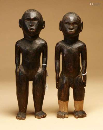 Couple de statues bois patine brune, Banda, . Hauteur : 33(M...