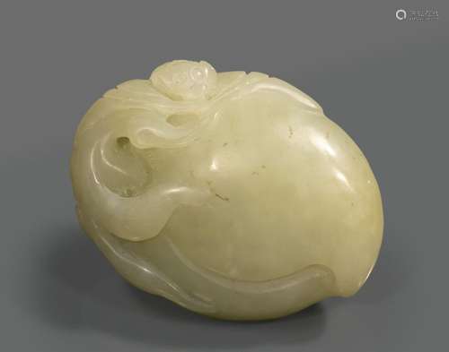 Pendentif en jade nephrite à l'imitation d'une pêche et d'un...