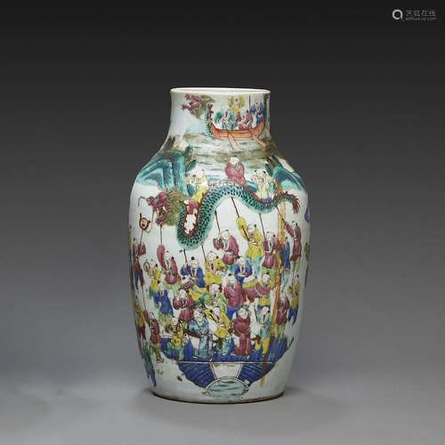 VASE BALUSTREen porcelaine et émaux polychromes dans le styl...