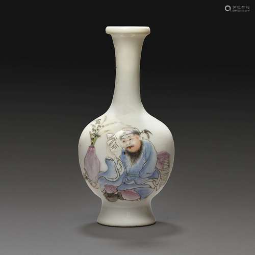 PETIT VASE BOUTEILLEen porcelaine et émaux polychromes dans ...