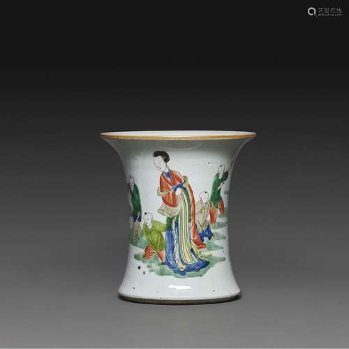 SUITE DE TROIS PIÈCESen porcelaine et émaux polychromes dans...