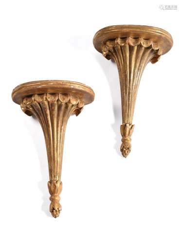 A PAIR OF LATE GEORGE III GILTWOOD WALL BRACKETS, CIRCA 1810