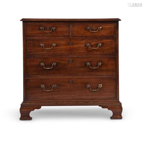 A GEORGE III MAHOGANY CHEST OF DRAWERS, CIRCA 1760