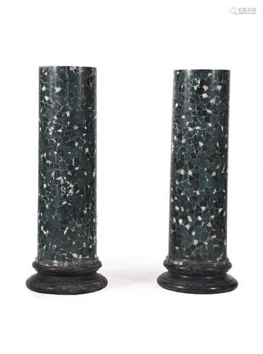 A PAIR OF GREEN SCAGLIOLA COLUMNS, 20TH CENTURY