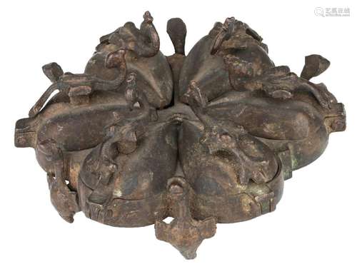 A small bronze spice box (pandan)