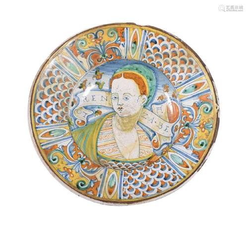 A DERUTA MAIOLICA POLYCHROME PORTRAIT DISH, 16TH CENTURY