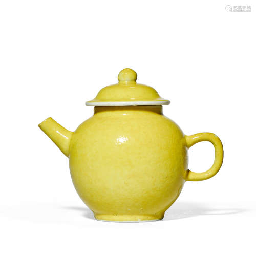 清雍正 柠檬黄釉茶壶