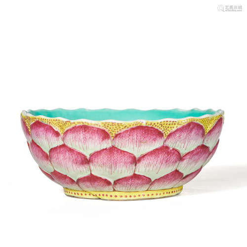 清中期 粉彩莲瓣纹贡碗